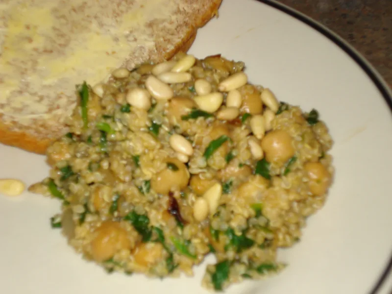 Quinoa With Chickpeas and Spinach