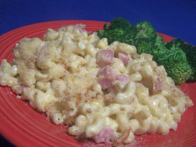 Creamy Ham and Cheddar Mac and Cheese Broil
