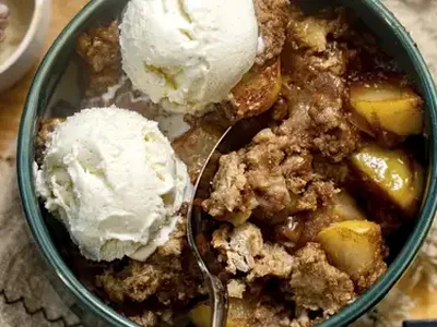 Easy Pear Cobbler Dump Cake with Spiced Bartlett Pears