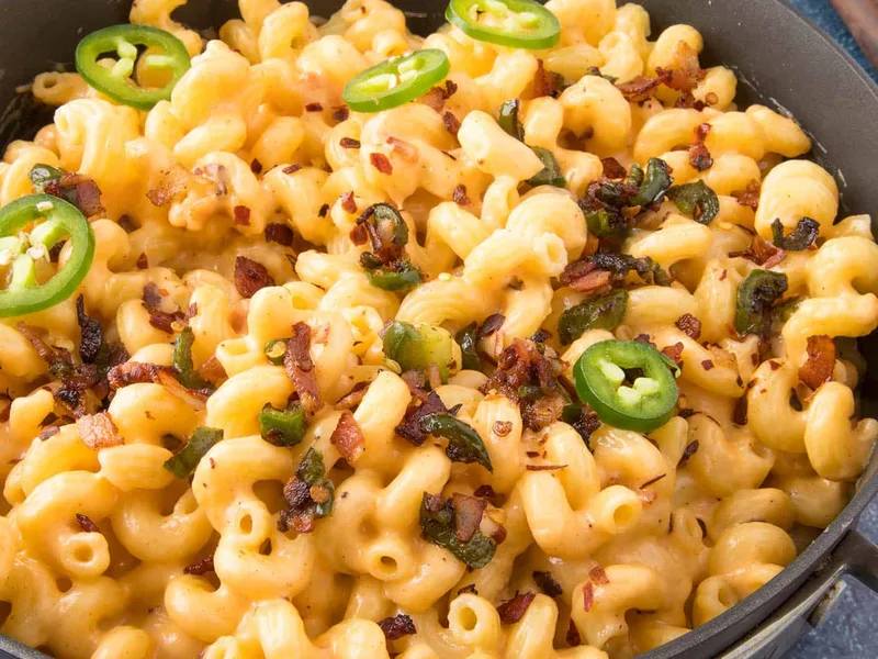 Creamy Jalapeno Popper Mac and Cheese with Bacon and Spices