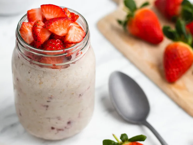 Strawberry Overnight Oats with Greek Yogurt