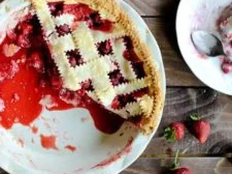 Strawberry Lattice Pie with Vanilla Bean Filling