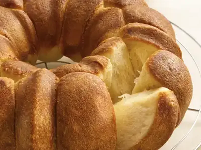 Fluffy Pull-Apart Butter Bread Rolls in Bundt Pan