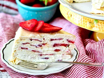 Strawberries and Cream Crêpe Layer Cake with Vanilla Filling