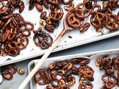 Sweet Spicy Nut Pretzel Mix with Beer Glaze