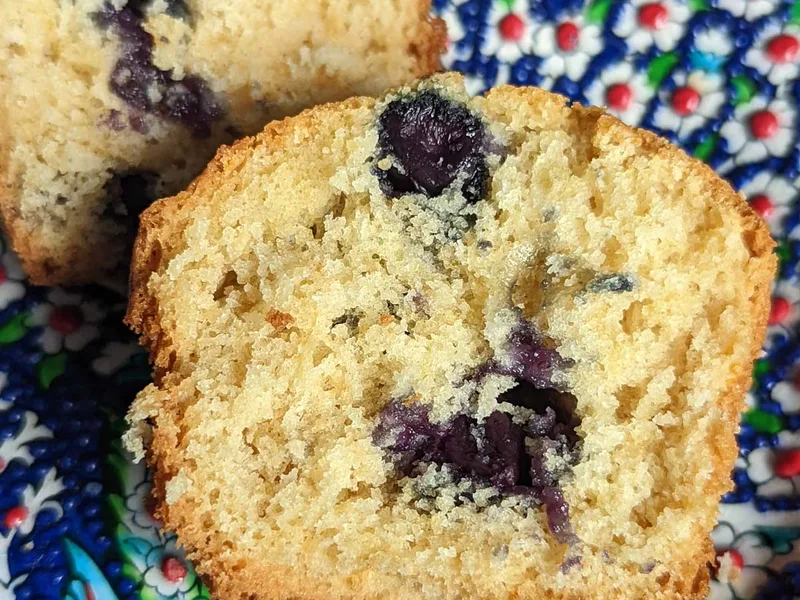 Fluffy Blueberry Muffins with Fresh or Frozen Berries