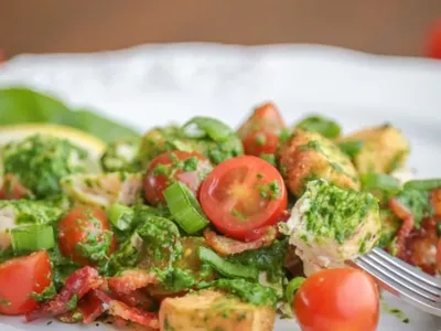 Creamy Spinach Salad with Chicken and Baby Tomatoes