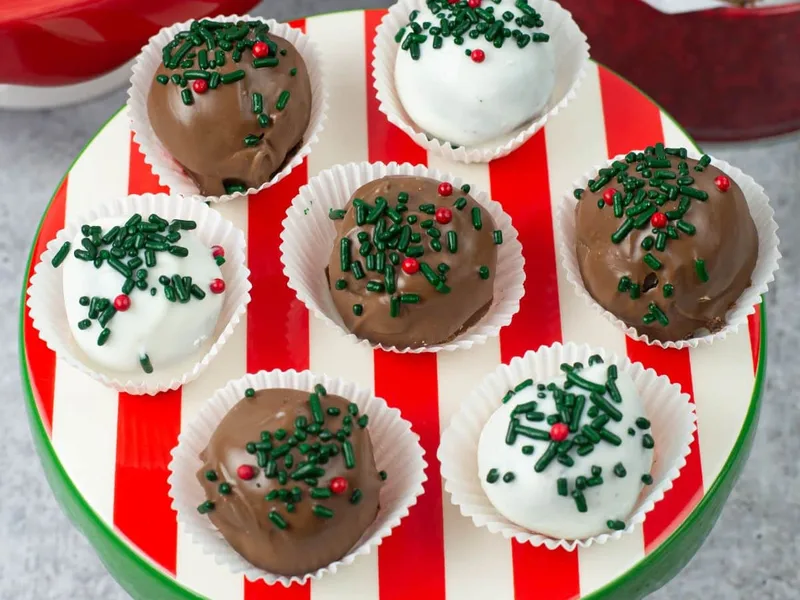 No-Bake Peppermint Oreo Truffles with Cream Cheese