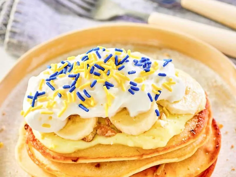 IHOP-Style Banana Pancakes with Pudding and Vanilla Wafers