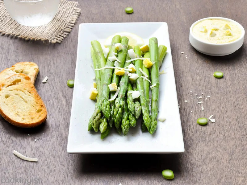 Blanched Asparagus with Creamy Dijon Mustard Sauce