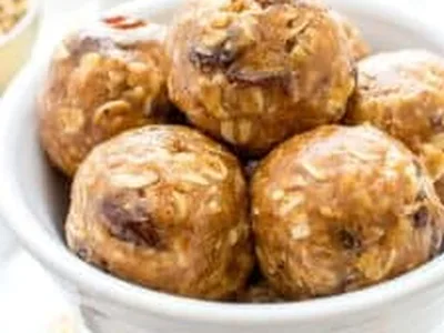 No-Bake Oatmeal Raisin Bites, Vegan