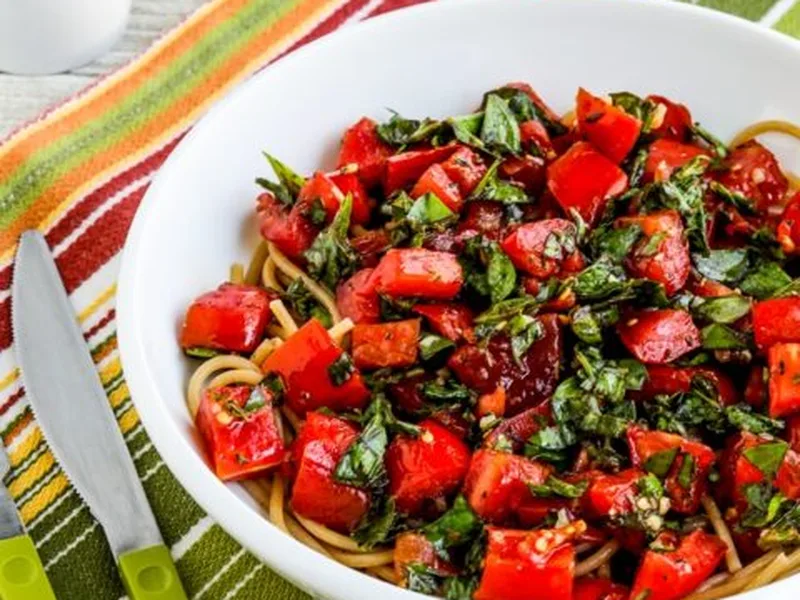 Fresh Tomato Basil No-Cook Pasta Sauce