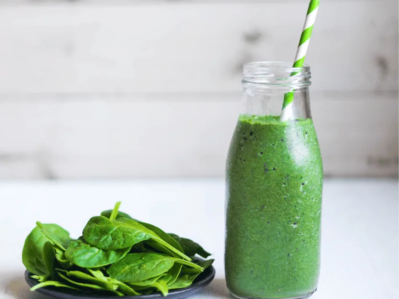 Green Smoothie With Kale, Pear and Spinach