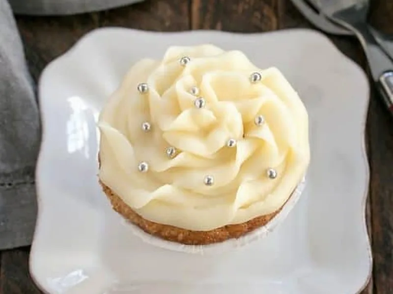 Vanilla Cupcakes with Cream Cheese Frosting