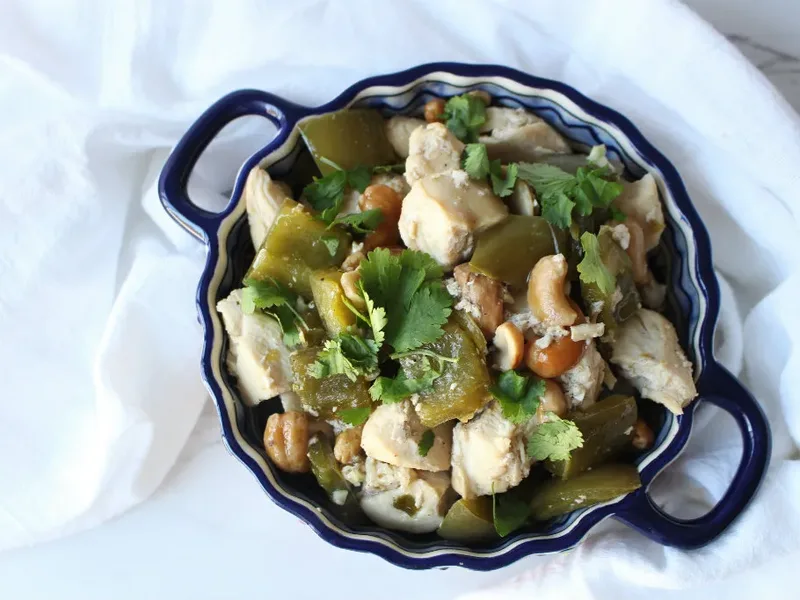 Slow Cooker Cashew Chicken with Bell Peppers