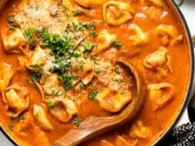Creamy Tuscan Tomato Tortellini Soup