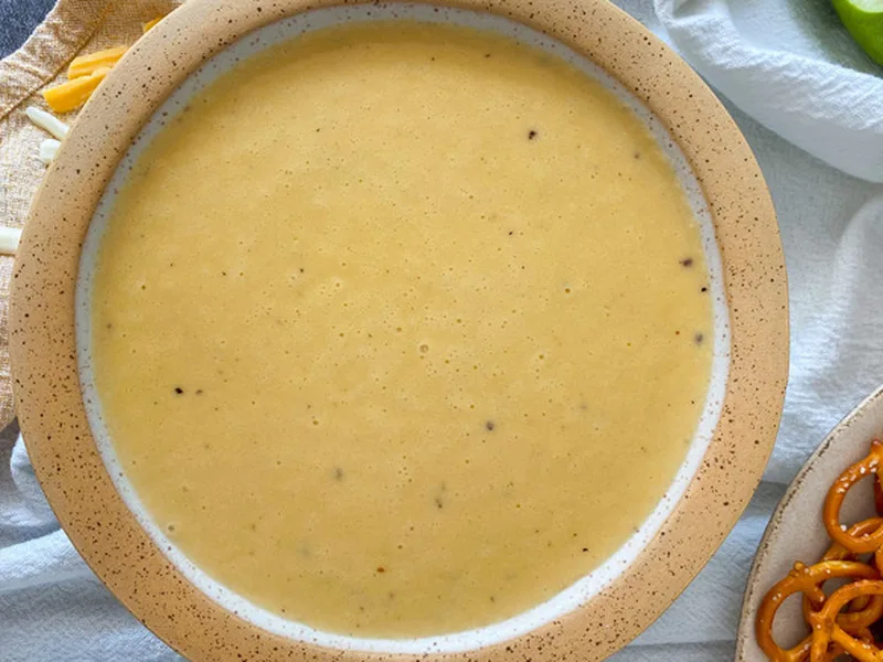 Easy Beer Cheese Sauce with Mozzarella and Cheddar