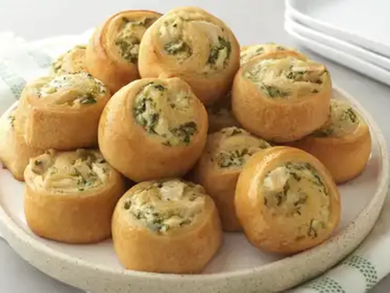 Baked Jalapeño Chicken Crescent Roll Pinwheels