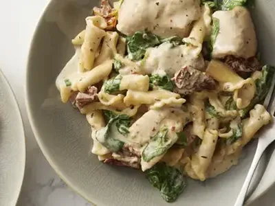 Slow Cooker Creamy Tuscan Chicken Pasta with Spinach