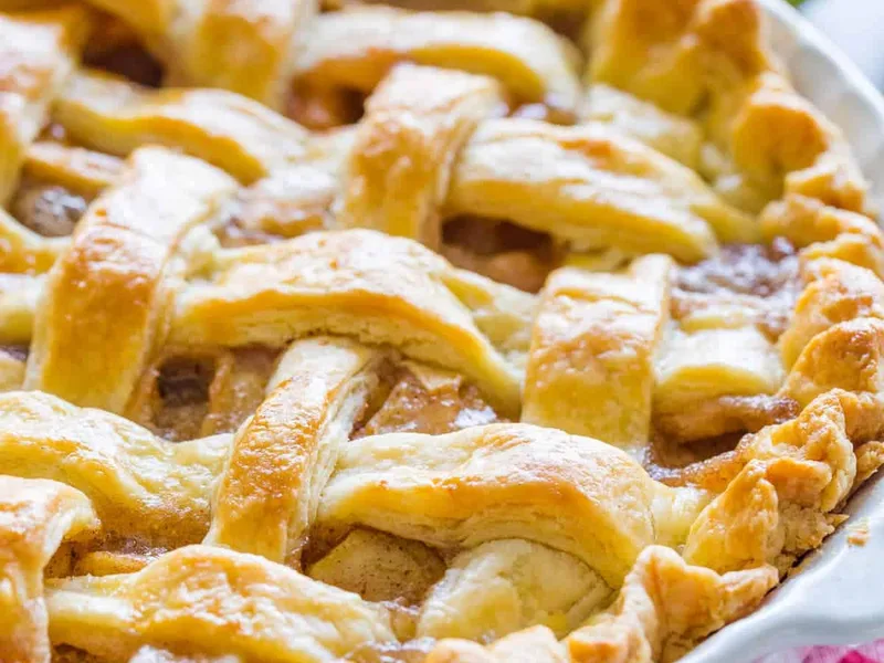 Classic Lattice Apple Pie with Cinnamon Filling