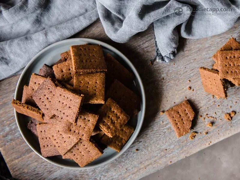Low-Carb Almond Flour Graham Crackers with Cinnamon