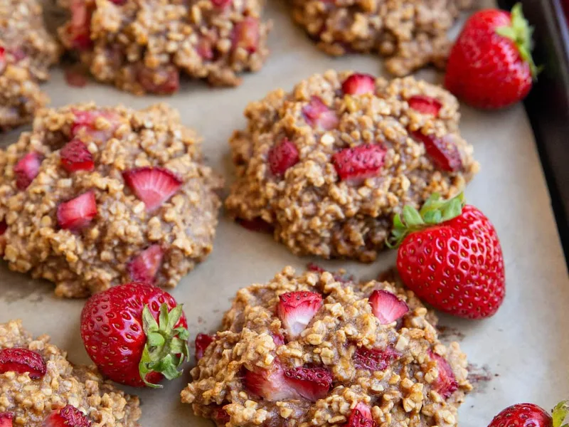 No-Bake Strawberry Oatmeal Cookies with Maple