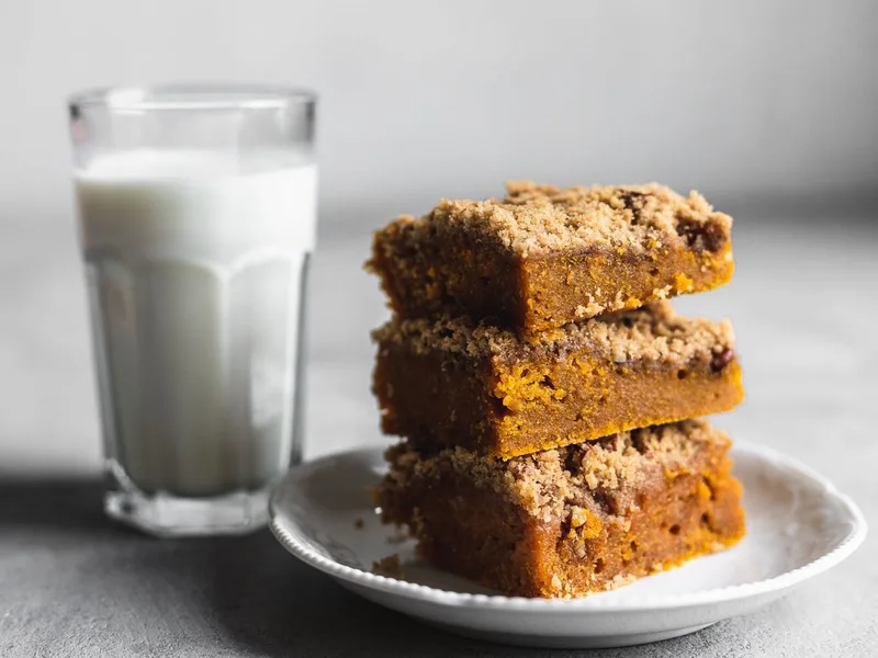 Spiced Pumpkin Streusel Bars with Crumb Topping