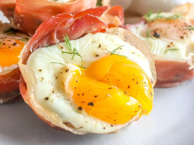 Baked Prosciutto Egg Cups with Spinach