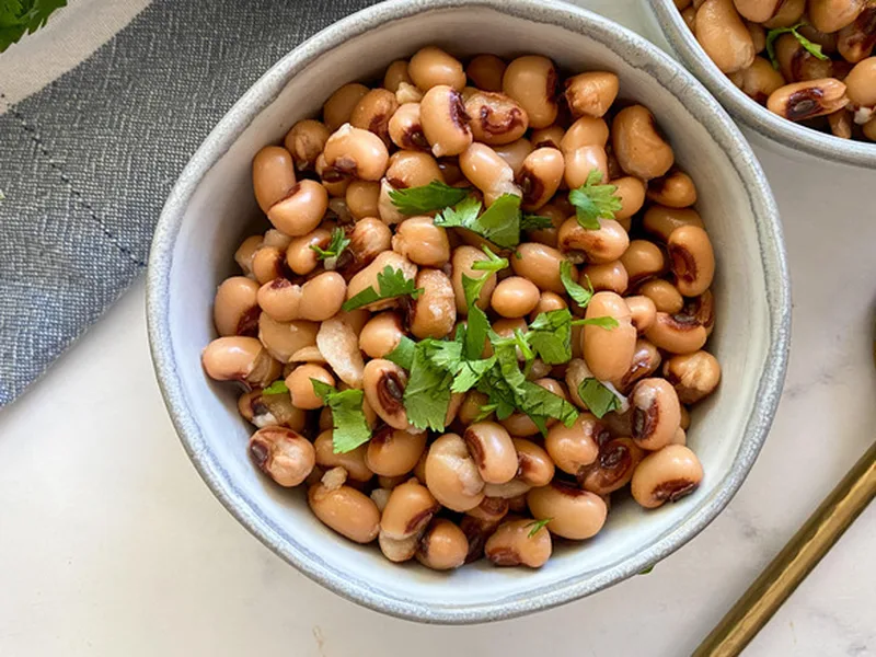 Stovetop Black-Eyed Peas with Kombu