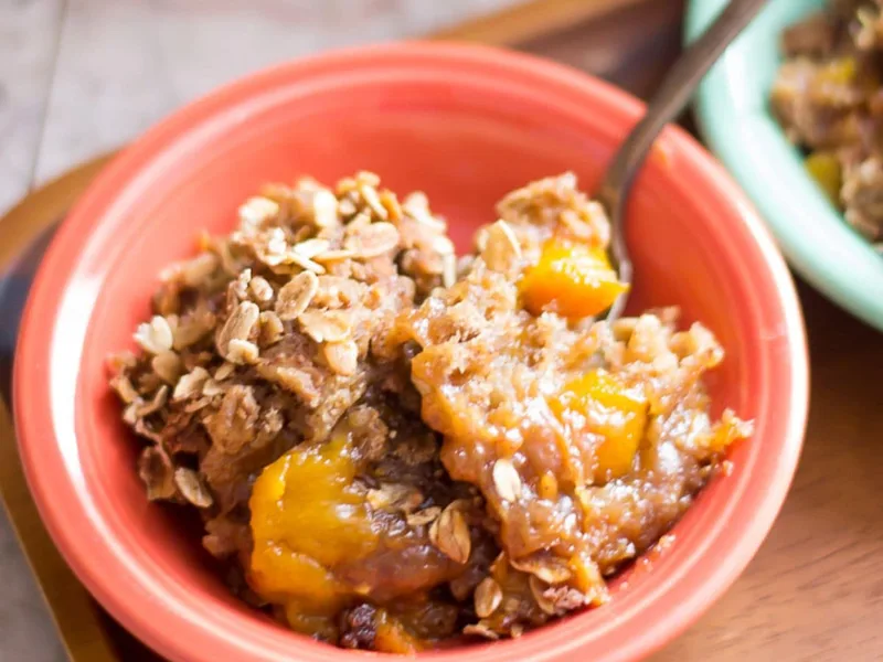 Slow Cooker Peach Crunch Cake with Oats and Cinnamon