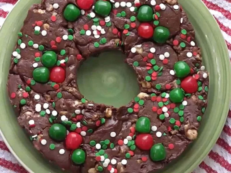 No-Bake Chocolate Peanut Butter Fudge Wreath