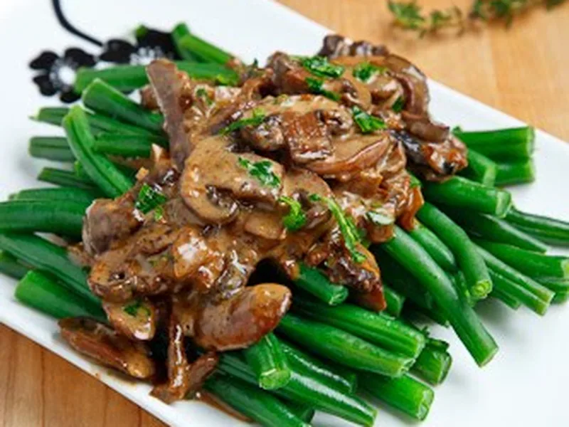 Green Beans with Creamy Porcini Mushroom Sauce