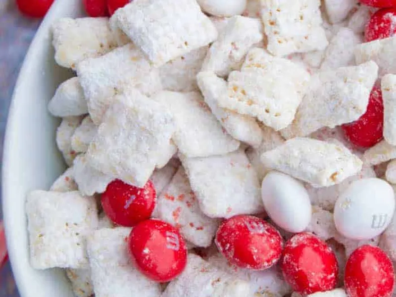White Chocolate Peppermint Muddy Buddies Recipe