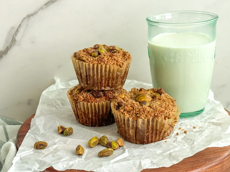 Pistachio Oat Muffins With Buttery Crumble
