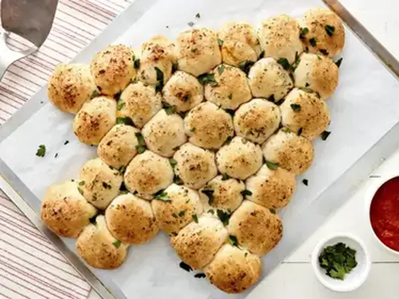 Pull-Apart Cheese-Stuffed Biscuit Christmas Tree