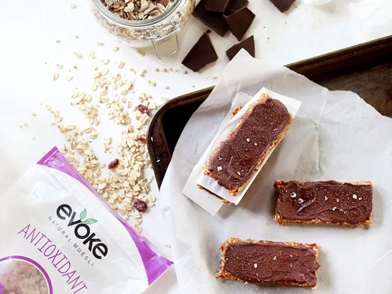 No-Bake Muesli Date Bars with Dark Chocolate and Sea Salt