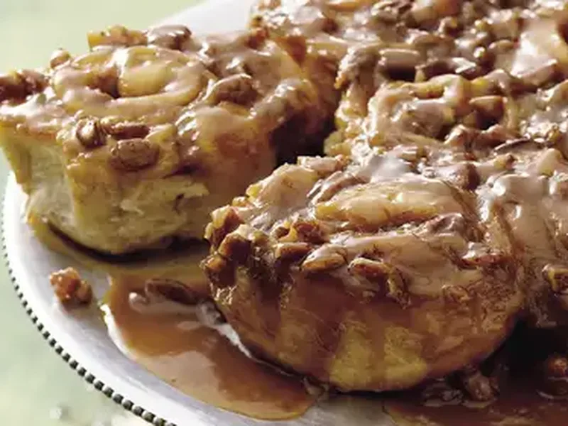 Easy Caramel Sticky Rolls with Pecans and Cinnamon