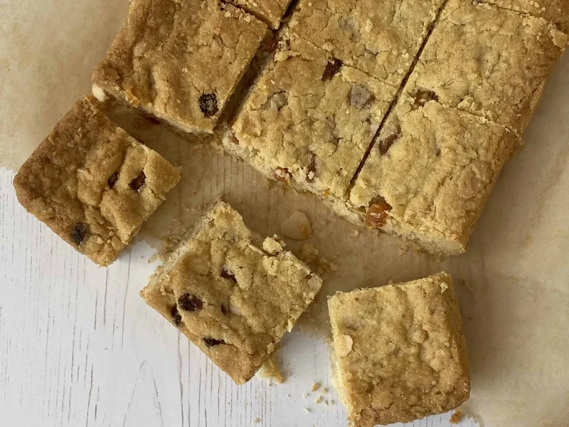 Apricot Almond Oat Cookie Bars