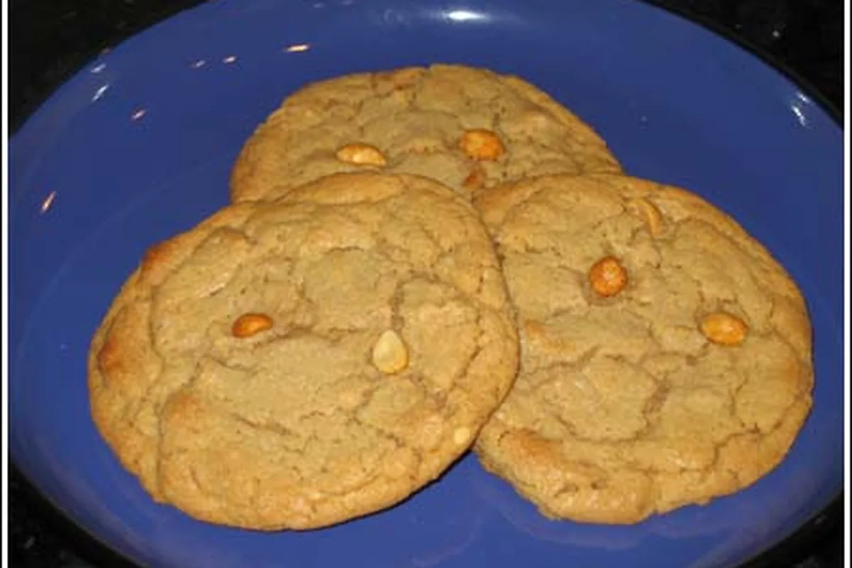 Texas Size Peanut Butter Cookies - Large Soft Batch Recipe | EasyCook