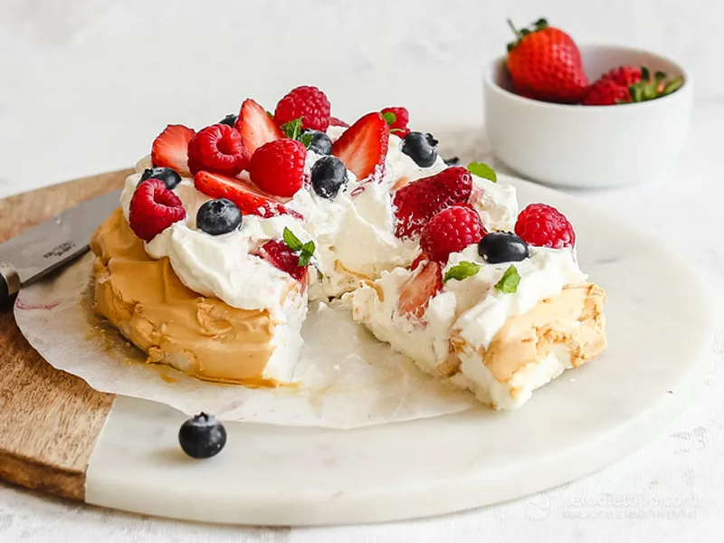 Air Fryer Keto Vanilla Berry Pavlova