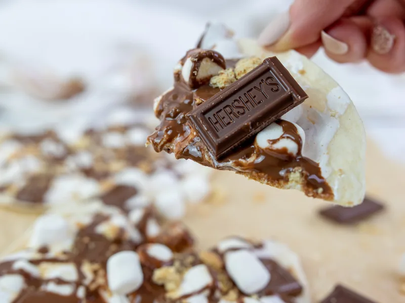 Blackstone Griddle S'mores Pizza with Marshmallow Fluff