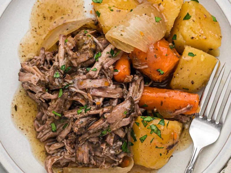 Slow Cooker Chuck Roast with Red Wine and Vegetables