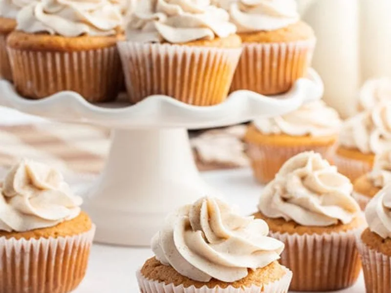Vanilla Pumpkin Cupcakes with Cinnamon Buttercream