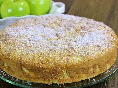 Russian Apple Upside-Down Cake with Sour Cream