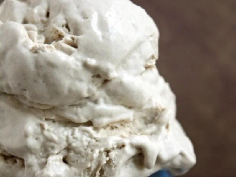 Low-Carb Coffee Ice Cream with Sugar Substitute