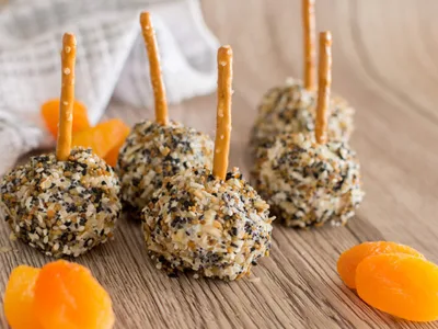 Keto Cheese Balls with Bacon and Everything Bagel Crust