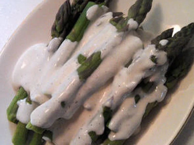 Steamed Asparagus With Creamy Blue Cheese Sauce
