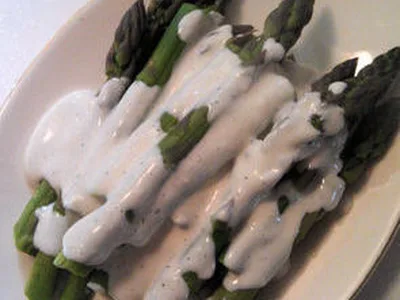 Steamed Asparagus With Creamy Blue Cheese Sauce