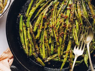 Spicy Stir-Fried Green Beans with Garlic and Ginger