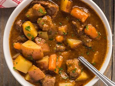 Classic Stovetop Beef Stew with Tender Vegetables
